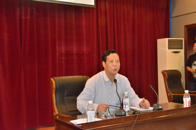 1474283310238791.jpg 1-2何平書記與青年們分享交流.JPG