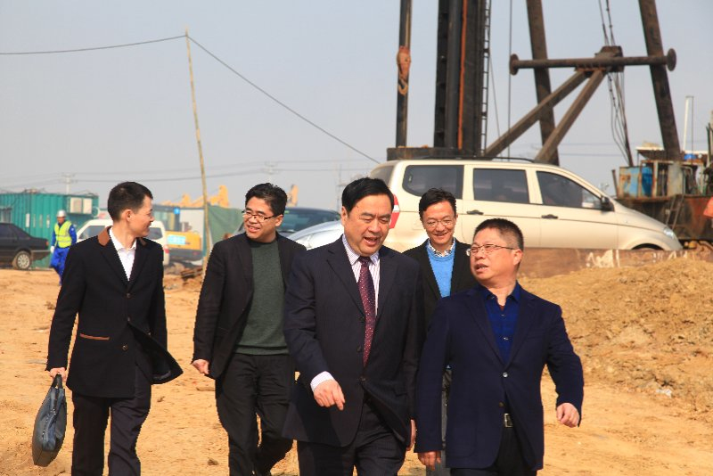 9-趙振元在宗春成、王毅勃、季超、張凱軍等同志的陪同下前往十一科技長(zhǎng)鑫項(xiàng)目部視察.jpg